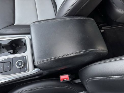 Certified 2023 Ford Explorer XLT w/ Equipment Group 202A image 20