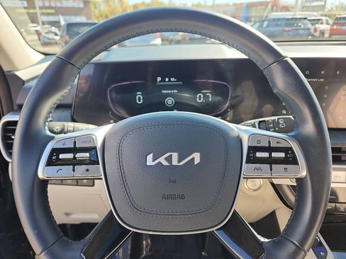 Used 2023 Kia Telluride EX w/ EX Captain's Chair Package image 19