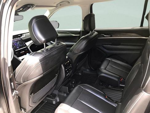 Used 2023 Jeep Grand Cherokee L Limited AWD/4WD image 12
