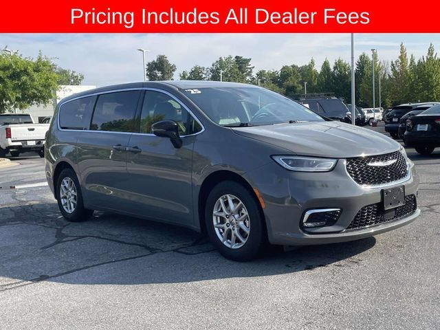 Used 2025 Chrysler Pacifica Select FWD image 7