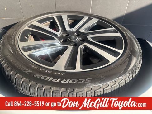 Used 2023 Land Rover Range Rover SE image 8