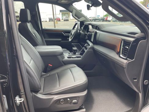 Used 2024 GMC Sierra 1500 Denali w/ Technology Package AWD/4WD image 32