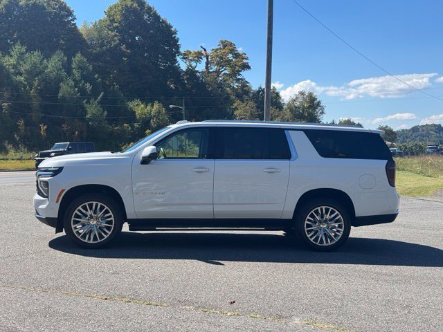 Used 2026 Chevrolet Suburban LS AWD/4WD image 4