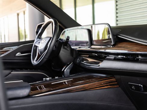 Used 2024 Cadillac Escalade Luxury RWD image 42
