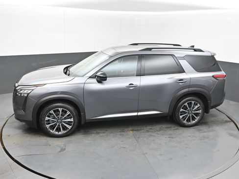 New 2026 Nissan Pathfinder Platinum FWD image 35