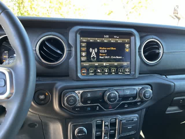 Used 2023 Jeep Wrangler Unlimited Sahara AWD/4WD image 16