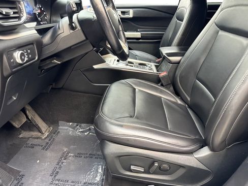 Used 2022 Ford Explorer XLT w/ Equipment Group 202A AWD/4WD image 27