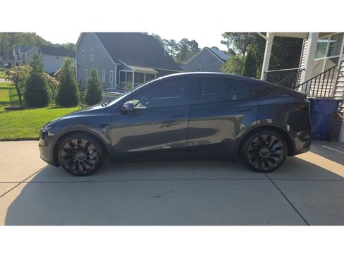 Used 2026 Tesla Model Y Long Range AWD/4WD image 2
