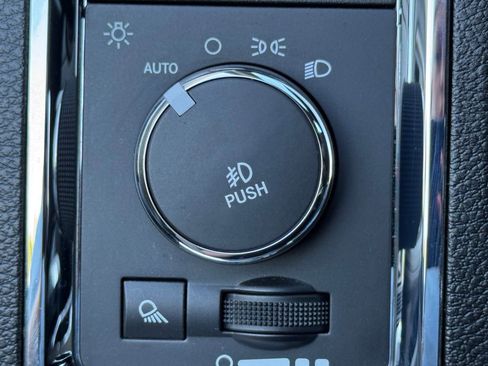 Used 2016 RAM 1500 Laramie AWD/4WD image 17