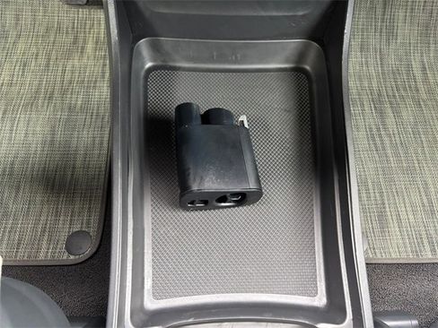 Used 2023 Rivian R1S Launch Edition image 27