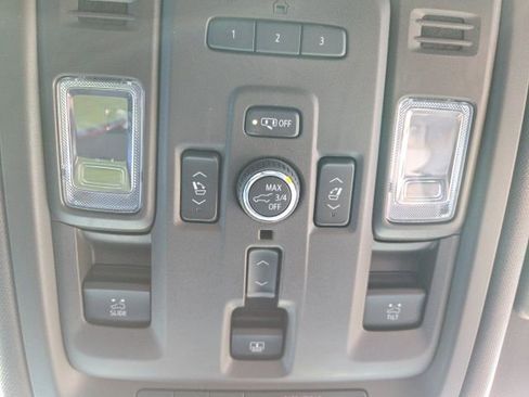 Used 2022 GMC Yukon Denali w/ Denali Premium Package image 23