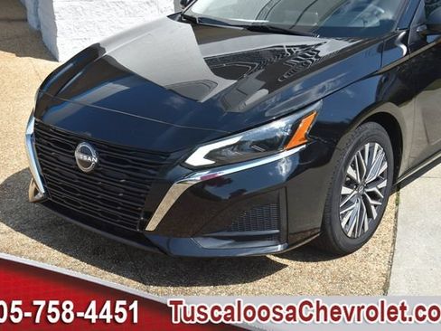 Used 2025 Nissan Altima 2.5 SV FWD image 40