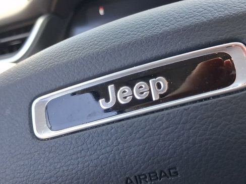 Certified 2023 Jeep Grand Cherokee Laredo X AWD/4WD image 29