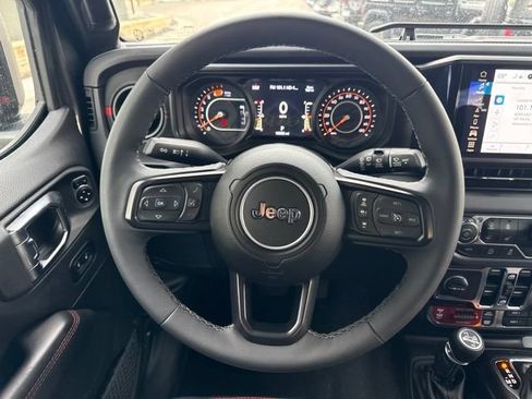 Used 2025 Jeep Wrangler Unlimited Rubicon AWD/4WD image 18