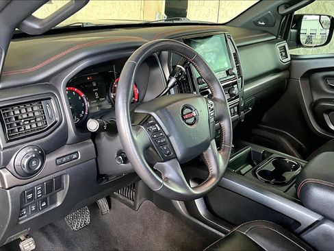 Used 2021 Nissan Titan PRO-4X w/ Pro-4x Convenience Package image 17