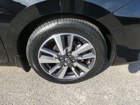 Used 2024 Nissan Versa S w/ S Plus Package image 29