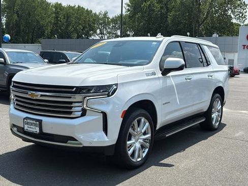 Used 2024 Chevrolet Tahoe High Country AWD/4WD image 3