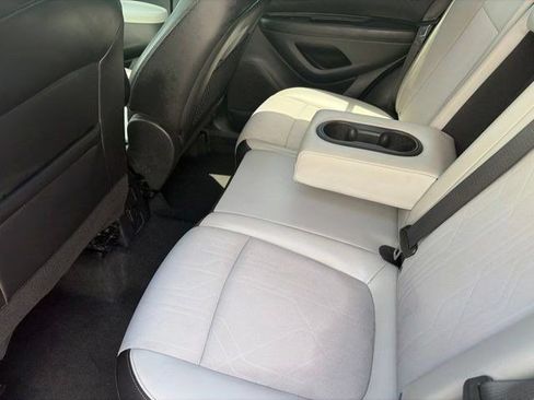 Used 2021 Chevrolet Trax LT AWD/4WD image 29