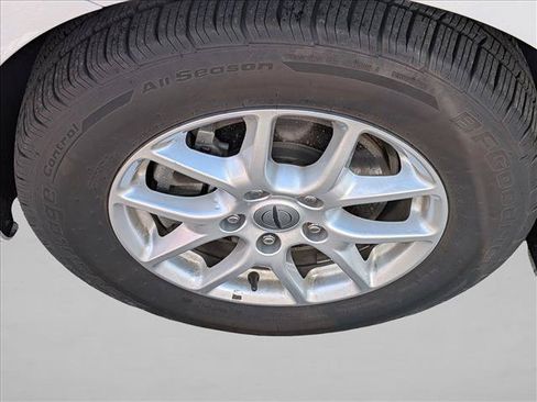 Used 2022 Chrysler Pacifica Touring-L FWD image 12