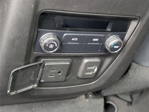 Used 2019 Buick Enclave Essence AWD/4WD image 18