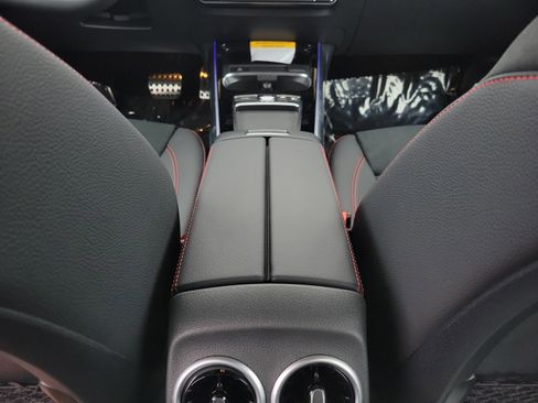 Certified 2026 Mercedes-Benz GLB 35 AMG 4MATIC image 10