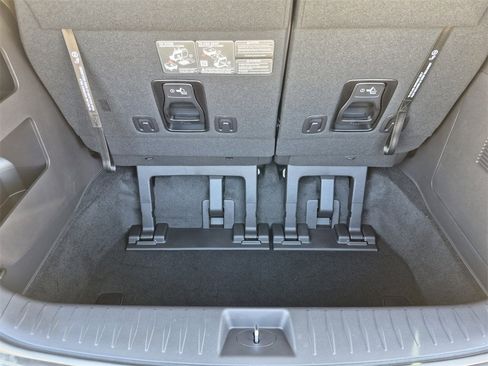 New 2026 Kia Carnival EX image 23