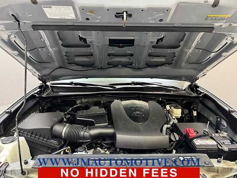 Used 2018 Toyota Tacoma TRD Sport AWD/4WD image 10