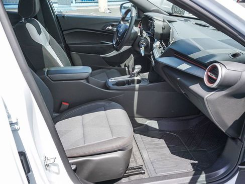 Used 2026 Chevrolet Trax RS w/ Sunroof Package FWD image 12