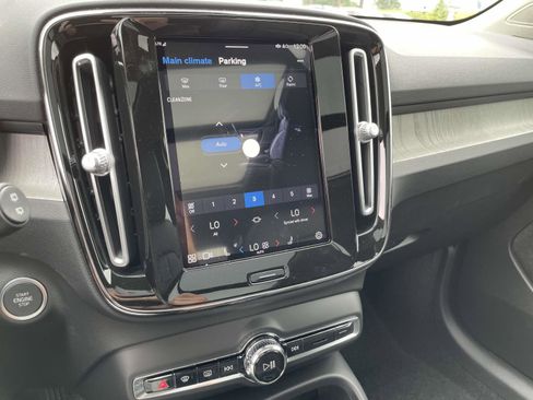 New 2025 Volvo XC40 B5 Ultra w/ Protection Package image 21