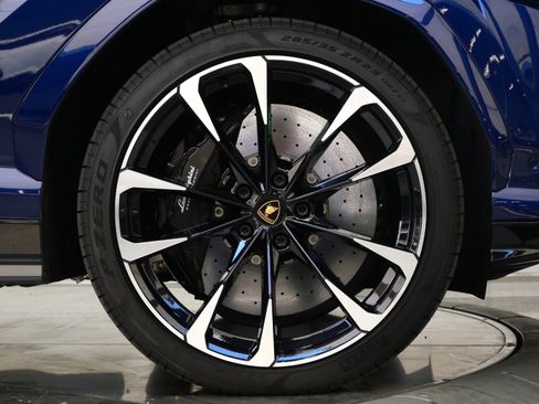 Used 2022 Lamborghini Urus AWD/4WD image 45