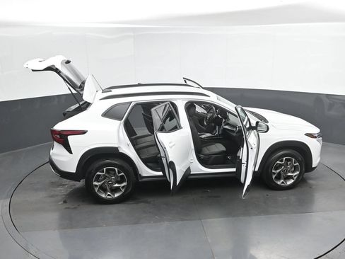 Used 2025 Chevrolet Trax LT FWD image 48