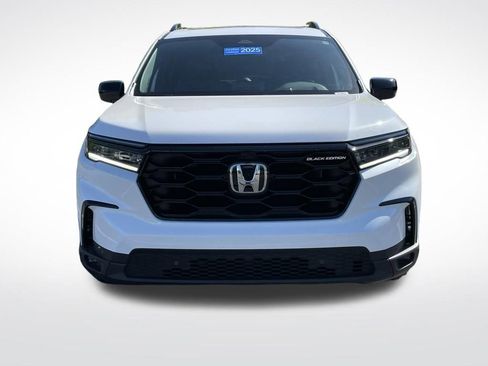 Certified 2025 Honda Pilot Black Edition image 9