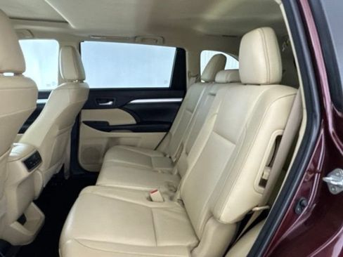 Used 2018 Toyota Highlander XLE AWD/4WD image 25