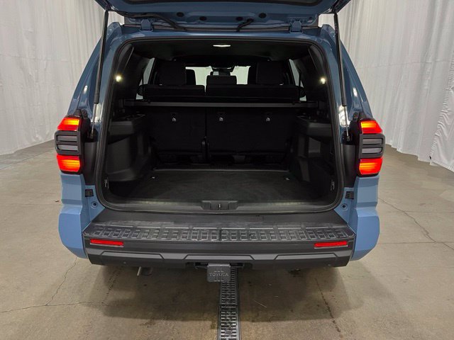 Used 2025 Toyota 4Runner SR5 AWD/4WD image 12
