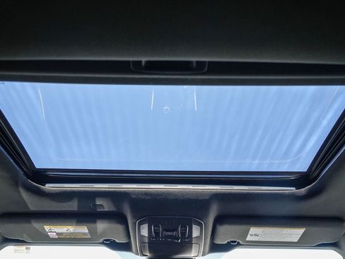 Used 2022 Toyota Highlander XSE FWD image 16