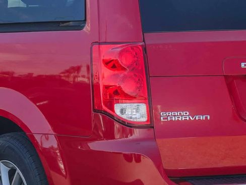 Used 2014 Dodge Grand Caravan R/T image 7