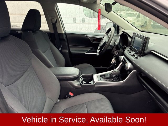 Used 2021 Toyota RAV4 LE AWD/4WD image 9