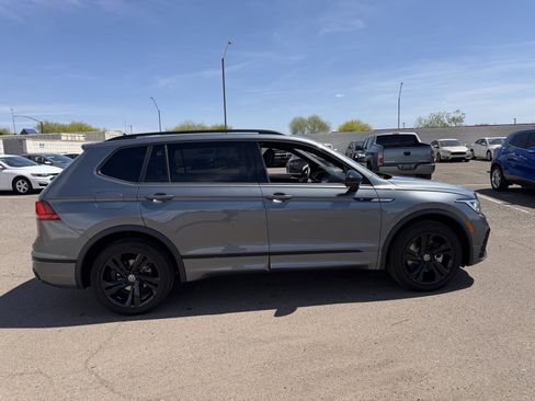 Used 2023 Volkswagen Tiguan SE R-Line image 5
