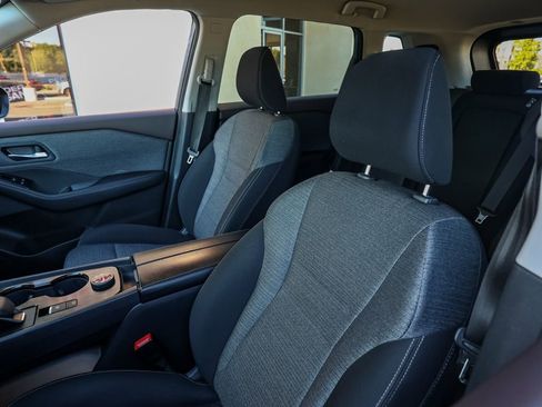 Used 2023 Nissan Rogue SV image 15