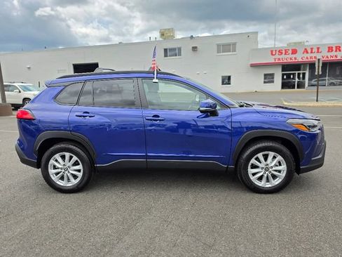 Used 2024 Toyota Corolla Cross LE w/ Moonroof Package AWD/4WD image 8