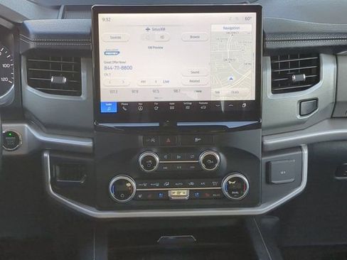 Used 2024 Ford Expedition XLT image 18