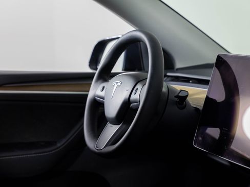 Used 2023 Tesla Model Y Performance image 26