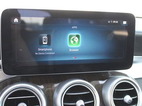 Used 2020 Mercedes-Benz GLC 300 4MATIC image 25