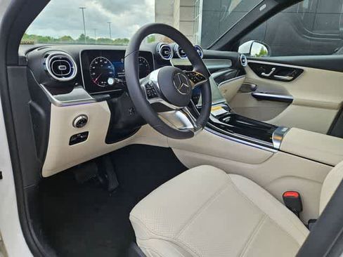 Used 2026 Mercedes-Benz GLC 300 image 2