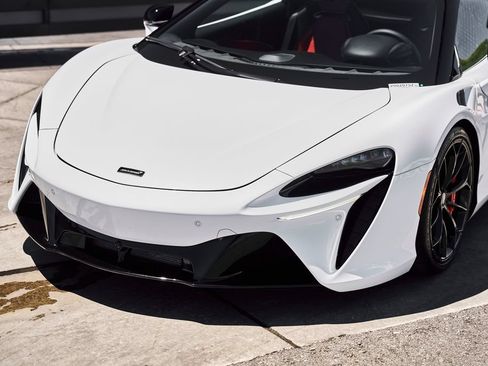 Used 2024 McLaren Artura RWD image 7