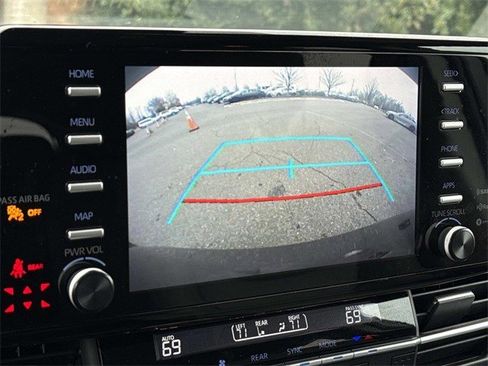 Used 2024 Toyota Sienna XLE image 21