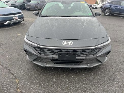 Certified 2025 Hyundai Elantra SEL image 1