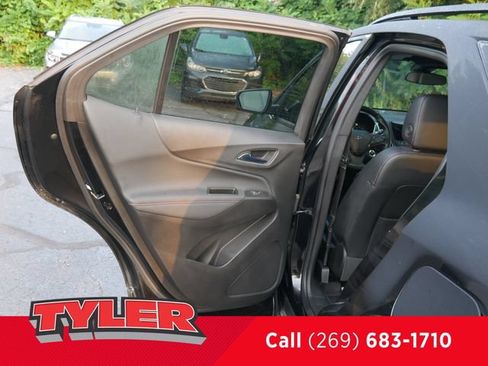 Used 2023 Chevrolet Equinox RS w/ RS Leather Package AWD/4WD image 17