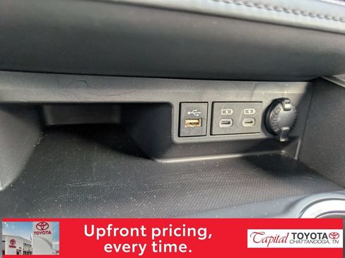 Used 2025 Toyota Highlander XLE AWD/4WD image 26