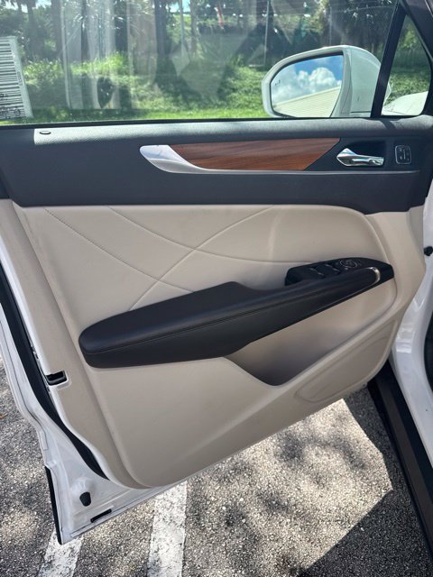Used 2019 Lincoln MKC Select w/ Select Plus Package FWD image 7
